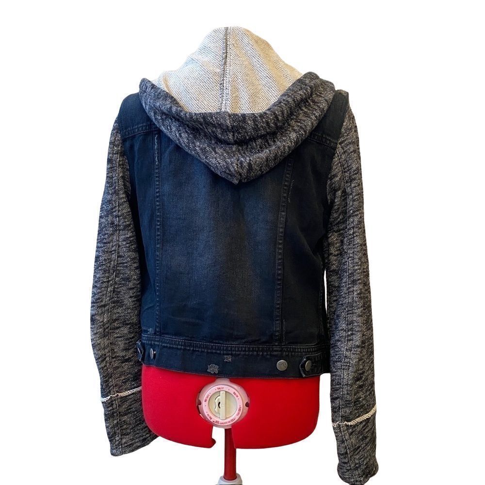 Free People Distressed Denim Jacket Size M - Picture 2 of 15